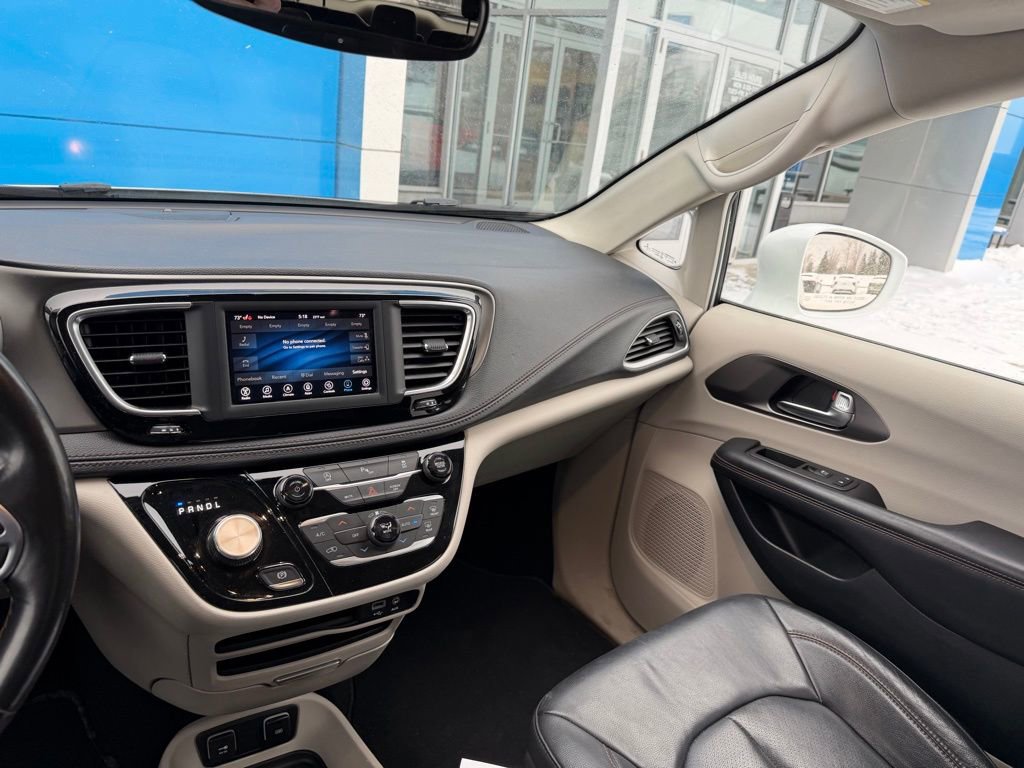 Used 2020 Chrysler Pacifica Touring-L image 12