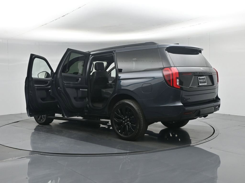 Used 2025 Ford Expedition Platinum w/ Stealth Appearance Package image 40