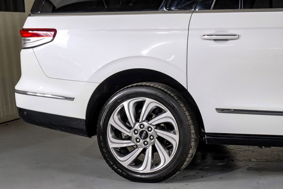 Used 2023 Lincoln Navigator L Reserve AWD/4WD image 6