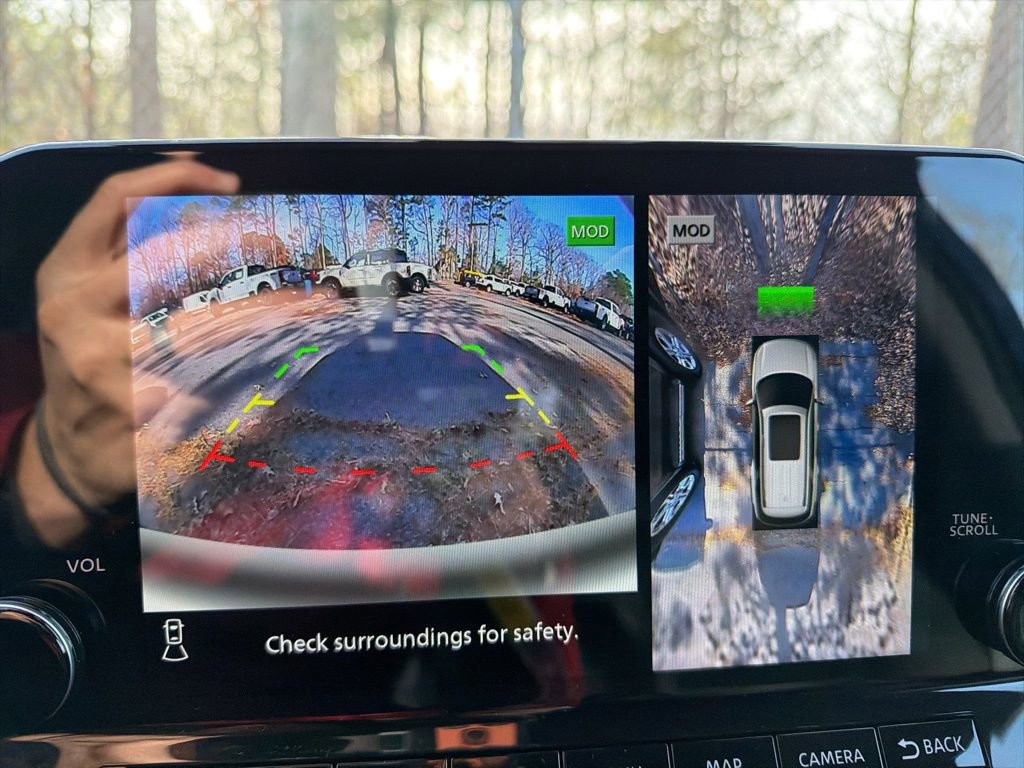 Used 2025 Nissan Pathfinder SL image 23