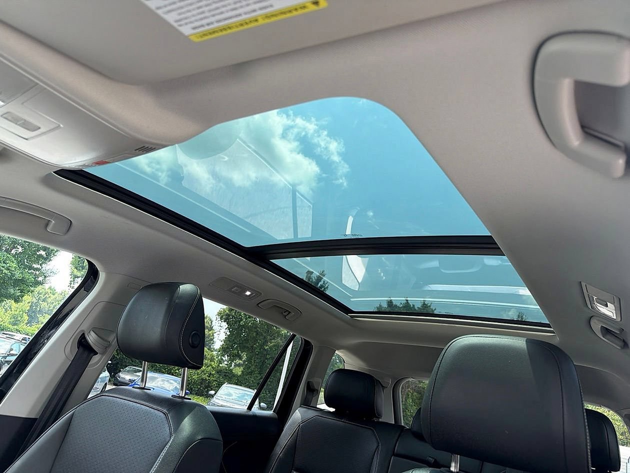 Used 2023 Volkswagen Tiguan SE w/ Panoramic Sunroof Package FWD image 26