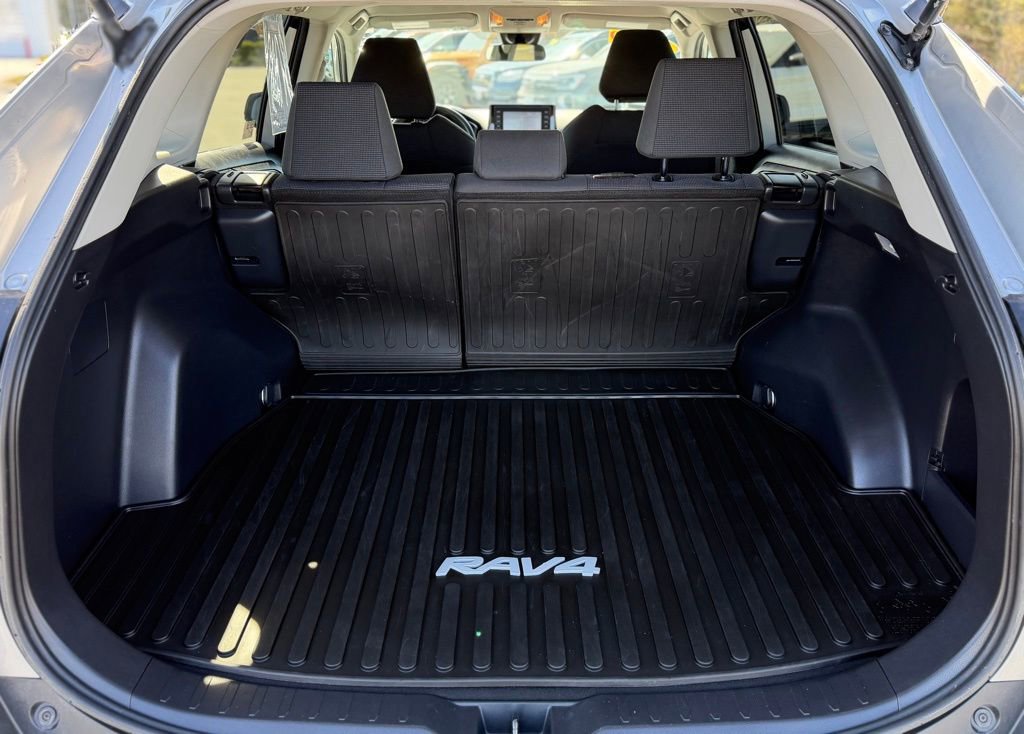 Used 2019 Toyota RAV4 LE AWD/4WD image 5