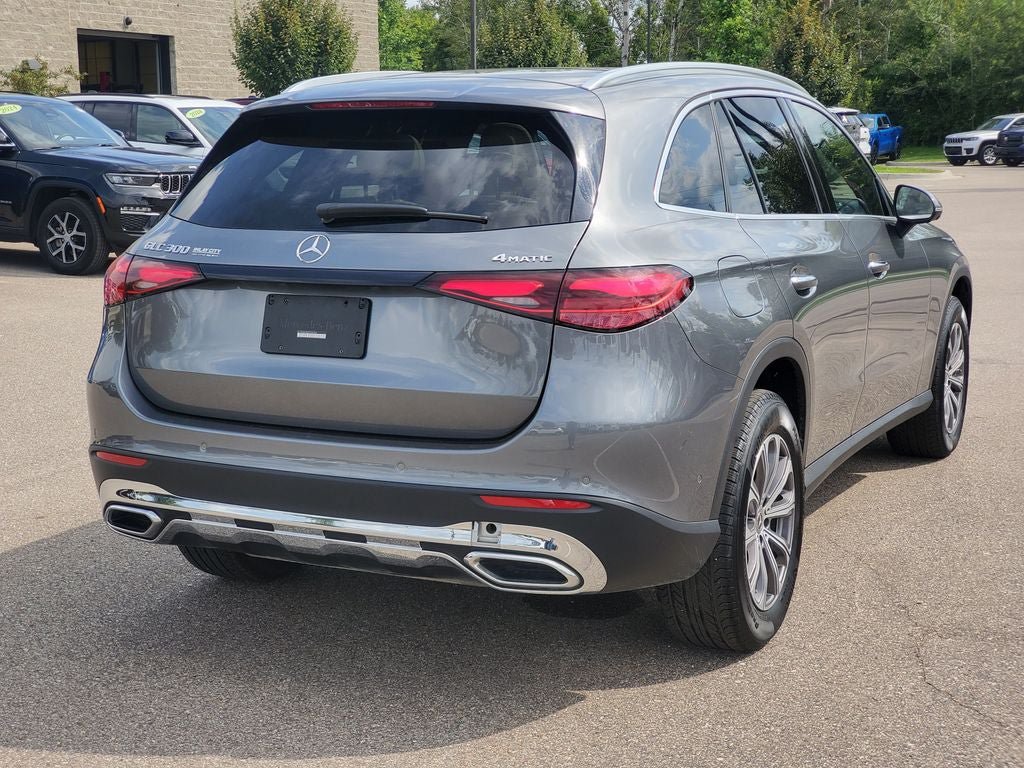 Used 2023 Mercedes-Benz GLC 300 4MATIC image 4