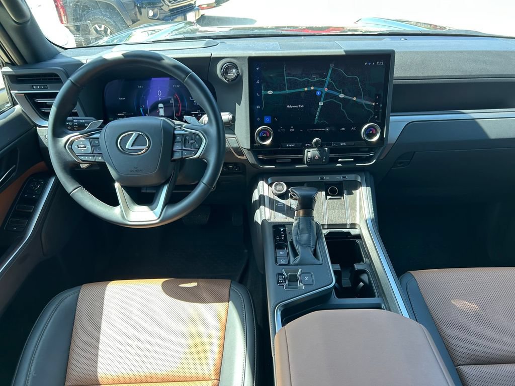 Used 2025 Lexus GX 550 w/ Accessory Package (2T) AWD/4WD image 19