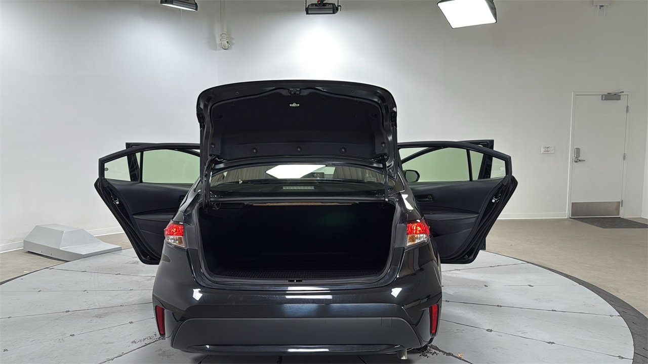 Used 2022 Toyota Corolla LE image 16