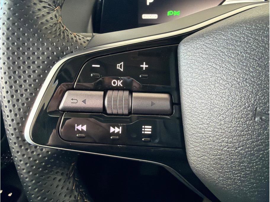 Used 2024 Nissan Ariya AWD image 17