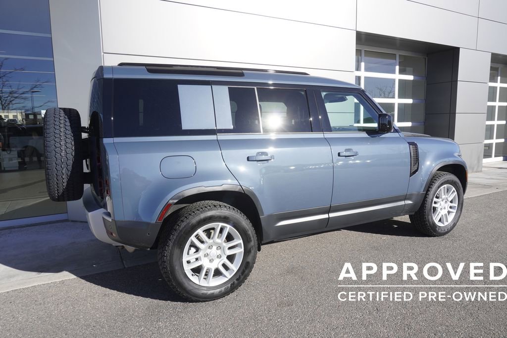 Used 2025 Land Rover Defender 110 S image 3