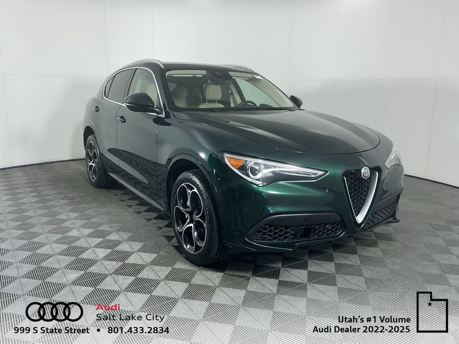 Used 2020 Alfa Romeo Stelvio Ti Lusso w/ Quick Order Package 22X Lusso AWD/4WD image 1