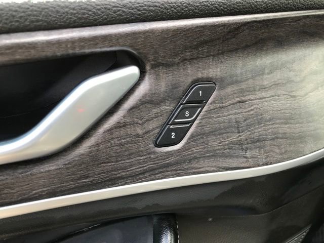 Used 2023 Jeep Grand Cherokee Limited image 16