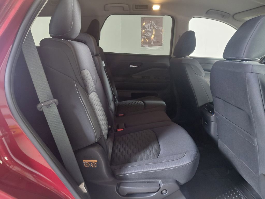 Used 2022 Nissan Pathfinder SV image 16