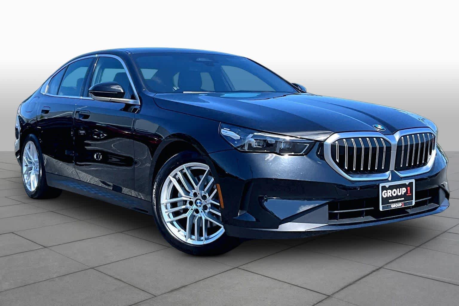 Used 2024 BMW 530i xDrive w/ Convenience Package AWD/4WD image 3