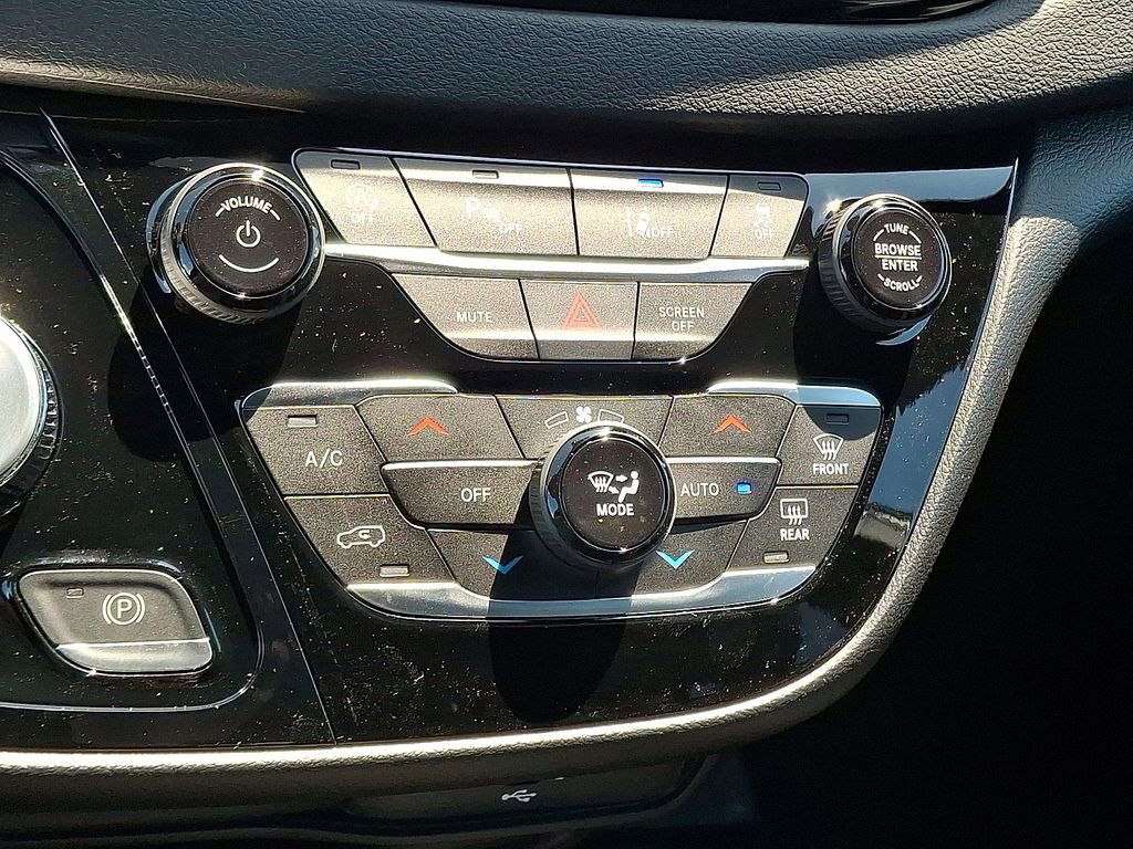 New 2026 Chrysler Voyager LX image 13