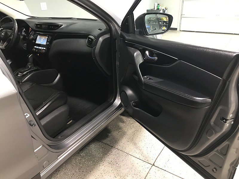 Used 2017 Nissan Rogue Sport SL w/ SL Premium Package AWD/4WD image 12