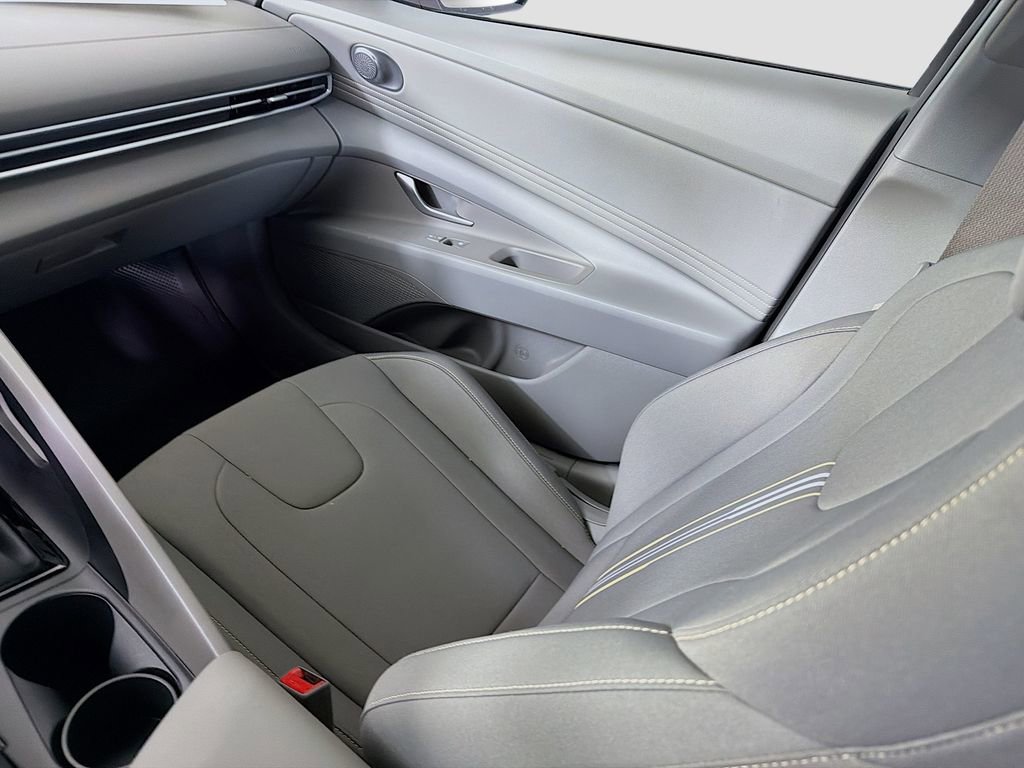 Used 2025 Hyundai Elantra Sport FWD image 25