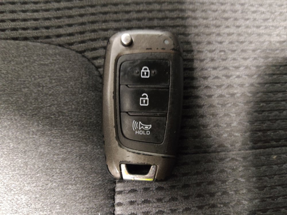 Used 2020 Hyundai Santa Fe SE image 32