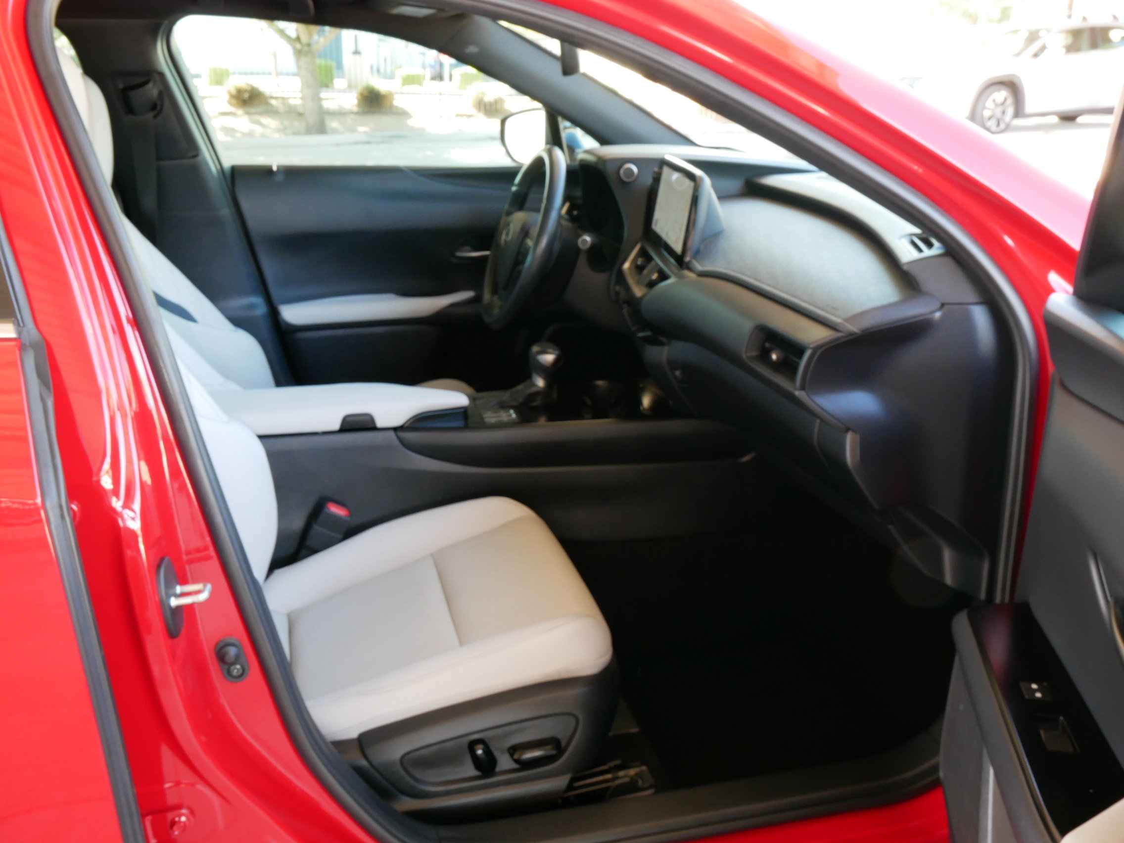 Used 2024 Lexus UX 250h FWD w/ Premium Package image 10
