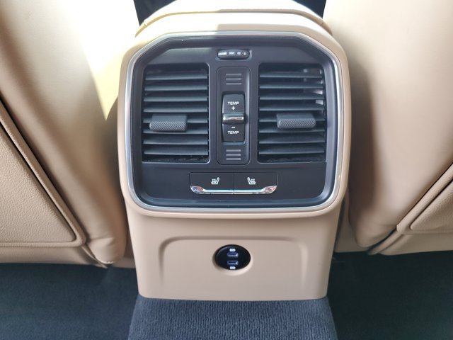 Certified 2020 Porsche Macan AWD/4WD image 19