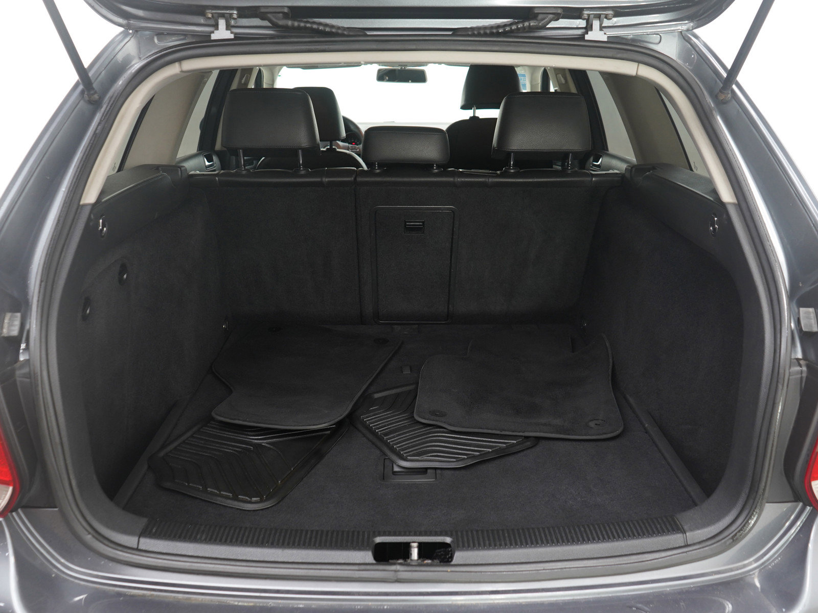 Used 2011 Volkswagen Jetta TDI image 9