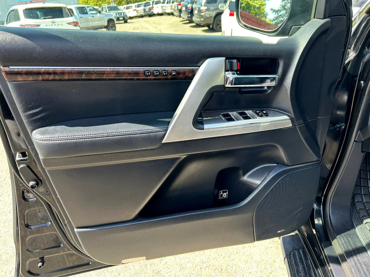 Used 2013 Toyota Land Cruiser image 11