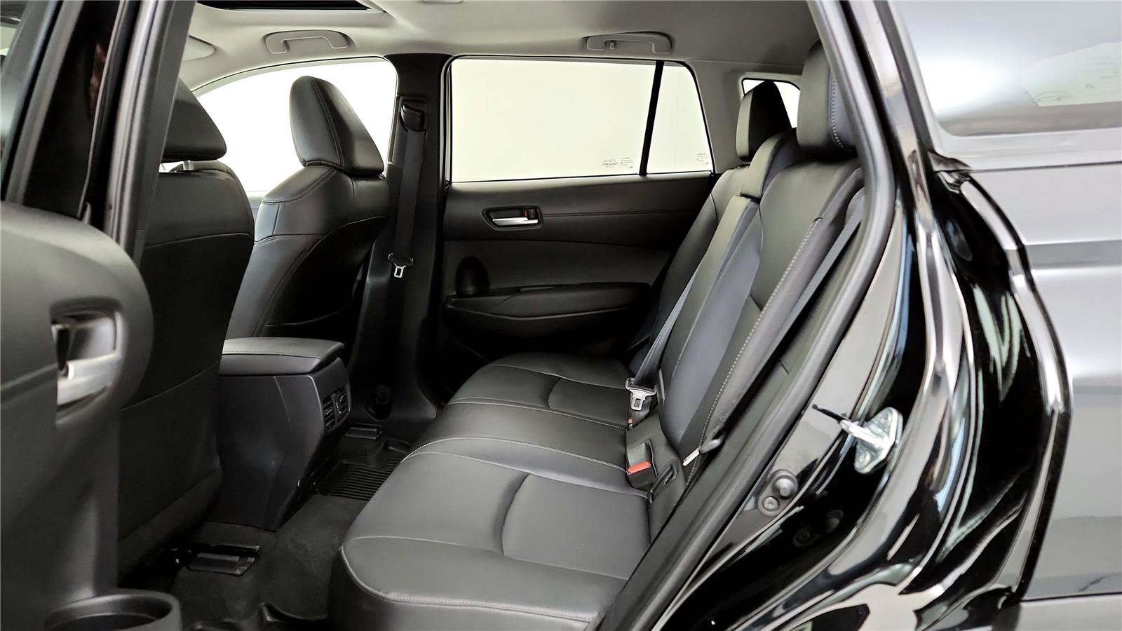 Used 2022 Toyota Corolla Cross XLE image 21