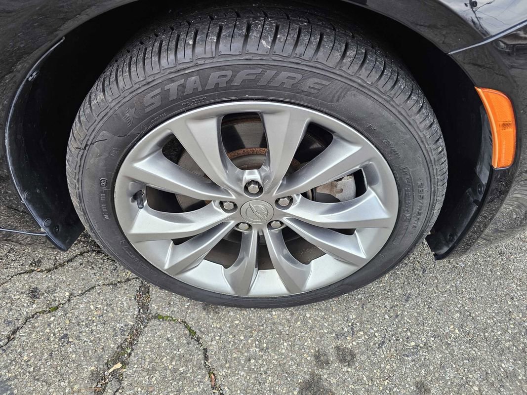 Used 2015 Chrysler 200 S w/ Comfort Group image 31