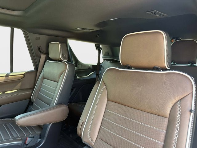 Used 2025 GMC Yukon Denali Ultimate AWD/4WD image 15