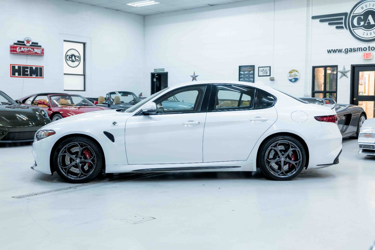 Used 2017 Alfa Romeo Giulia Quadrifoglio image 11