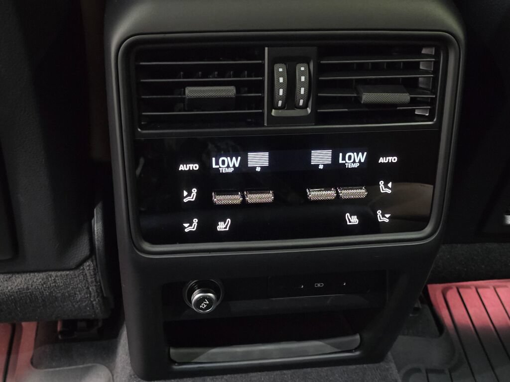 Certified 2025 Porsche Cayenne Coupe AWD/4WD image 20