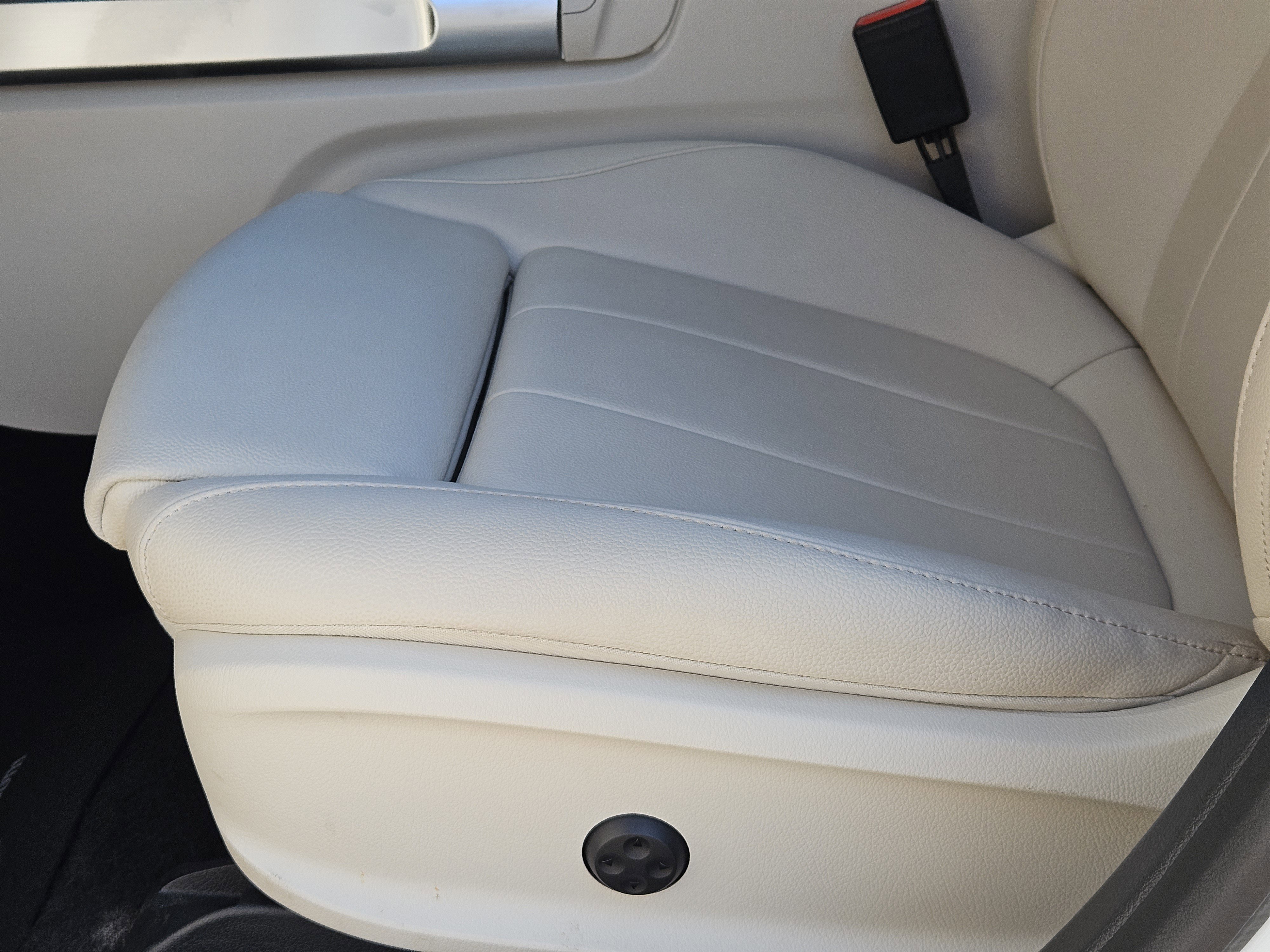 Certified 2023 Mercedes-Benz EQB 350 4MATIC SUV image 25