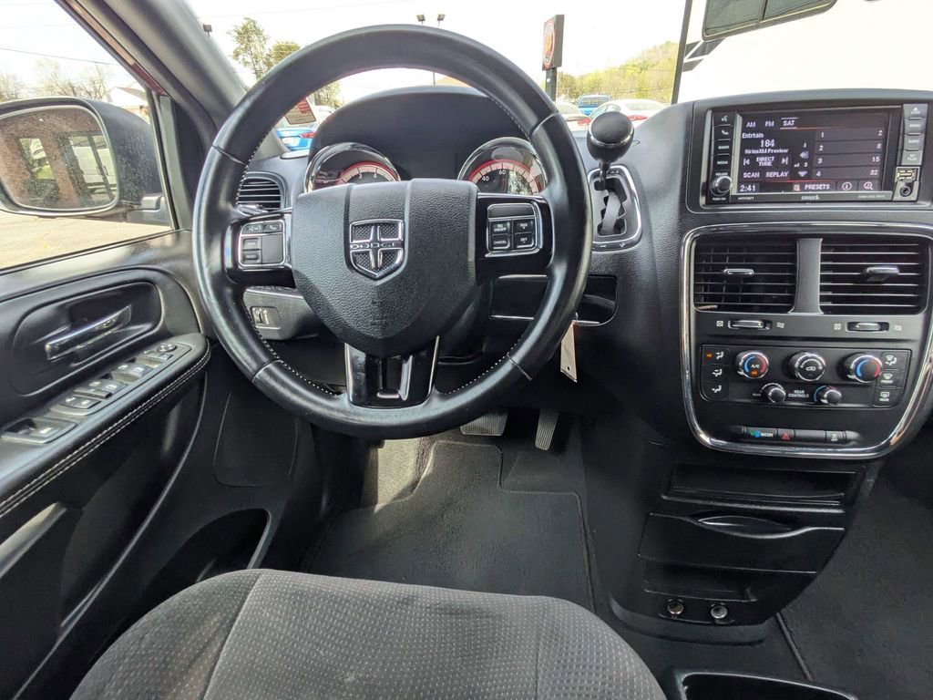 Used 2018 Dodge Grand Caravan SE image 15