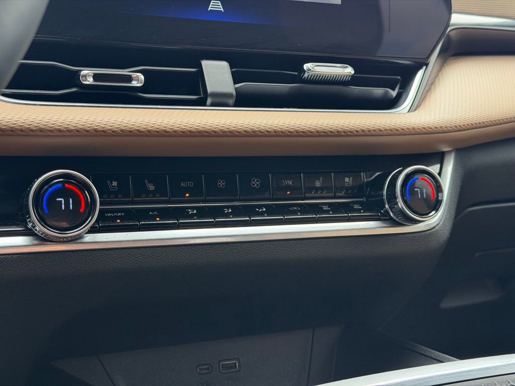 Used 2025 Chevrolet Equinox ACTIV w/ Convenience Package III image 35