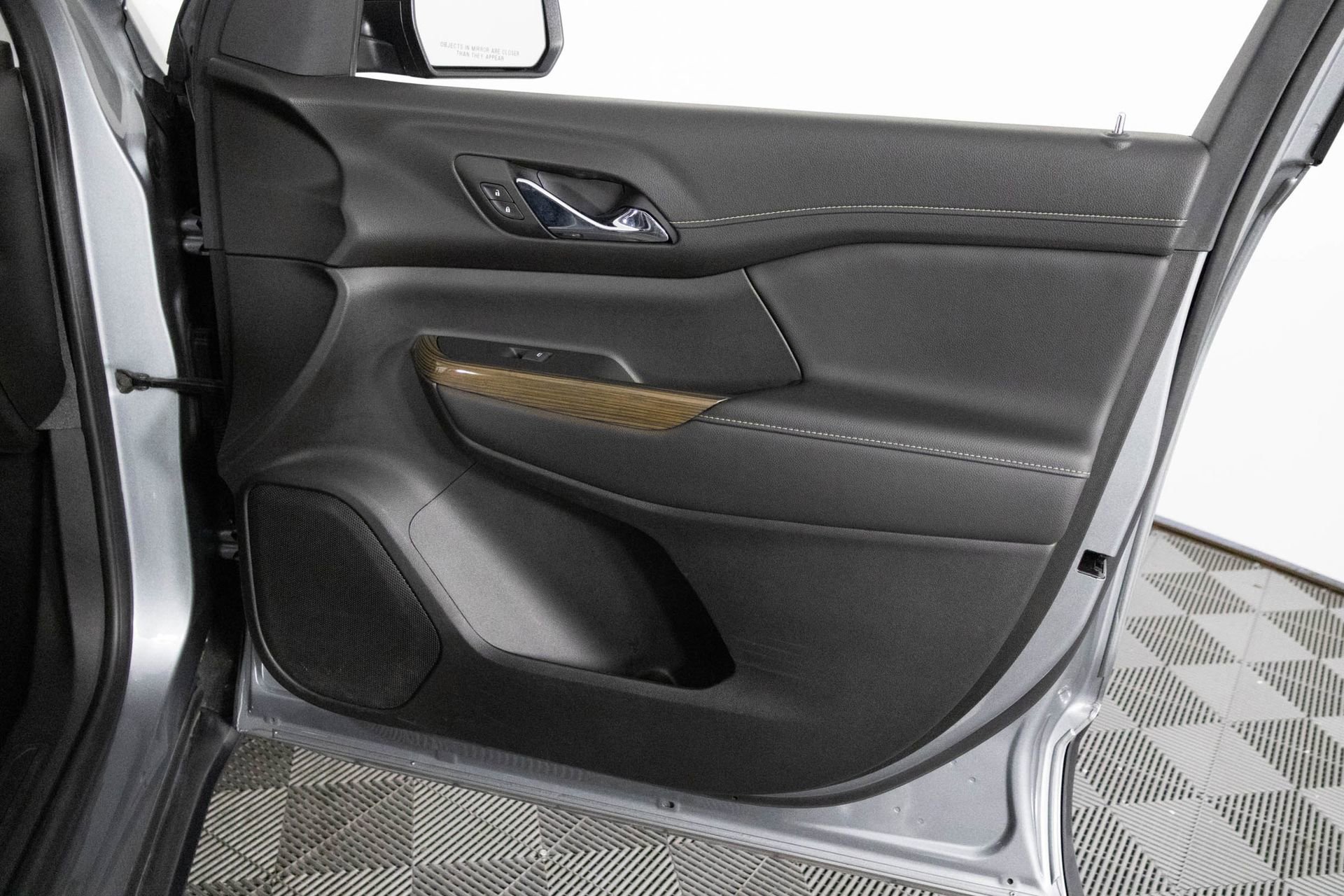 Certified 2023 GMC Acadia SLE w/ Driver Convenience Package image 43