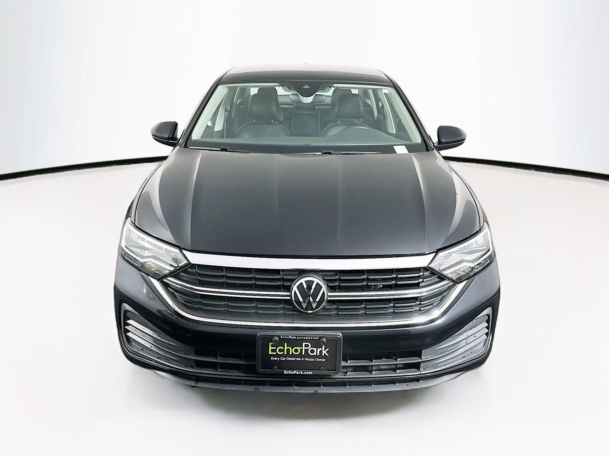 Used 2024 Volkswagen Jetta SE image 2