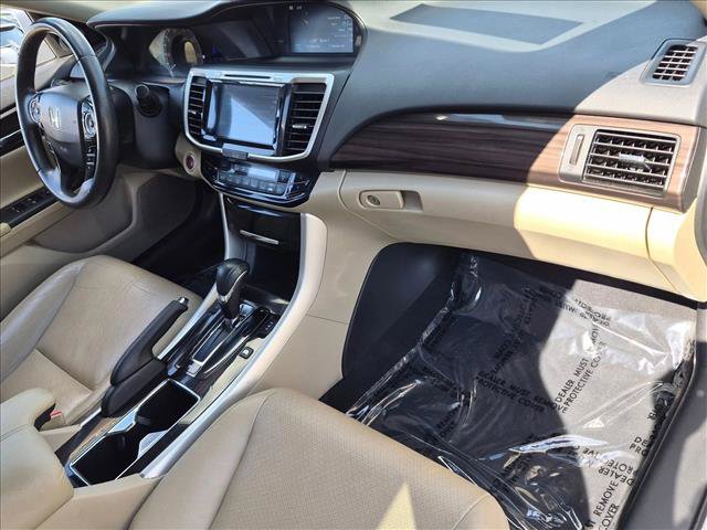 Used 2017 Honda Accord EX-L image 19