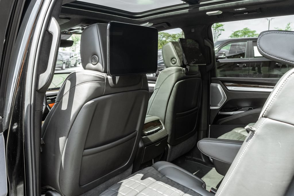 Used 2025 Cadillac Escalade ESV Sport Platinum AWD/4WD image 29