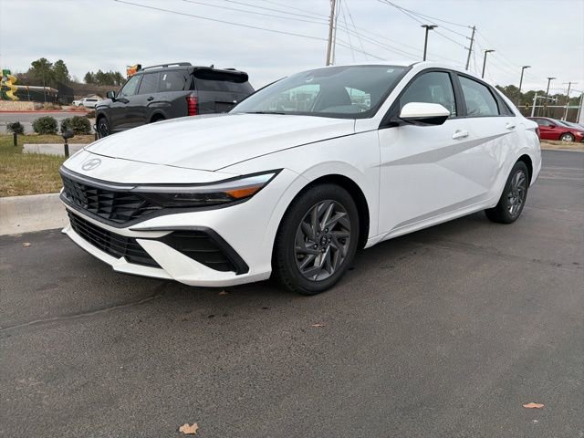 Certified 2024 Hyundai Elantra SEL image 3