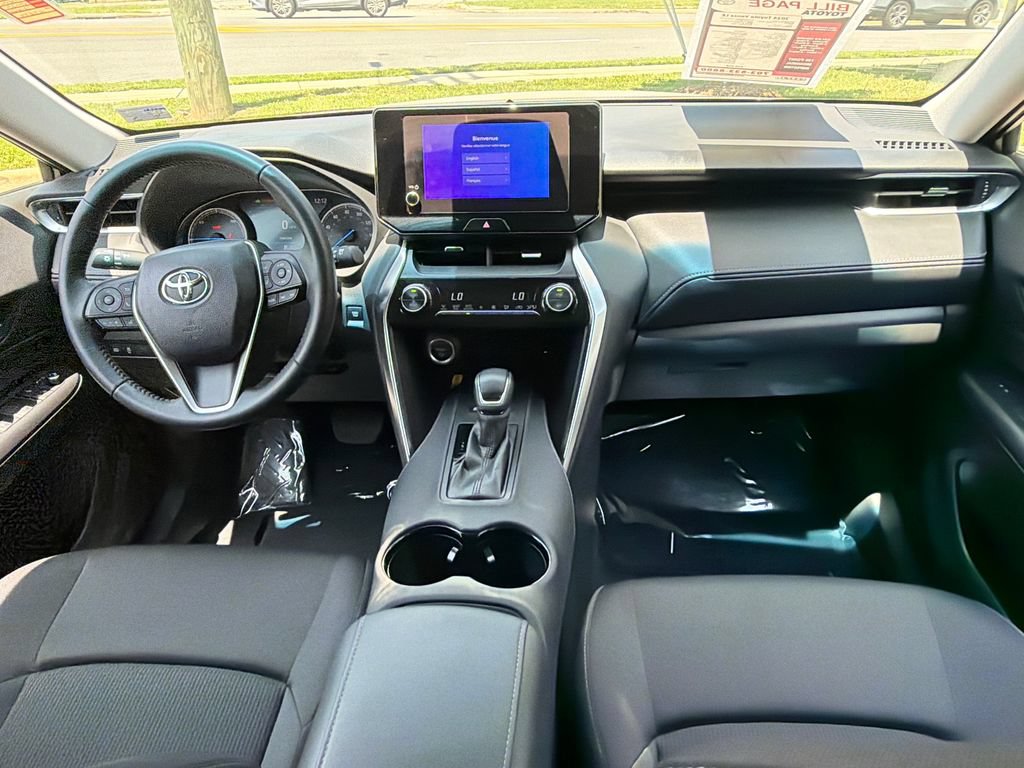 Used 2024 Toyota Venza LE AWD/4WD image 16