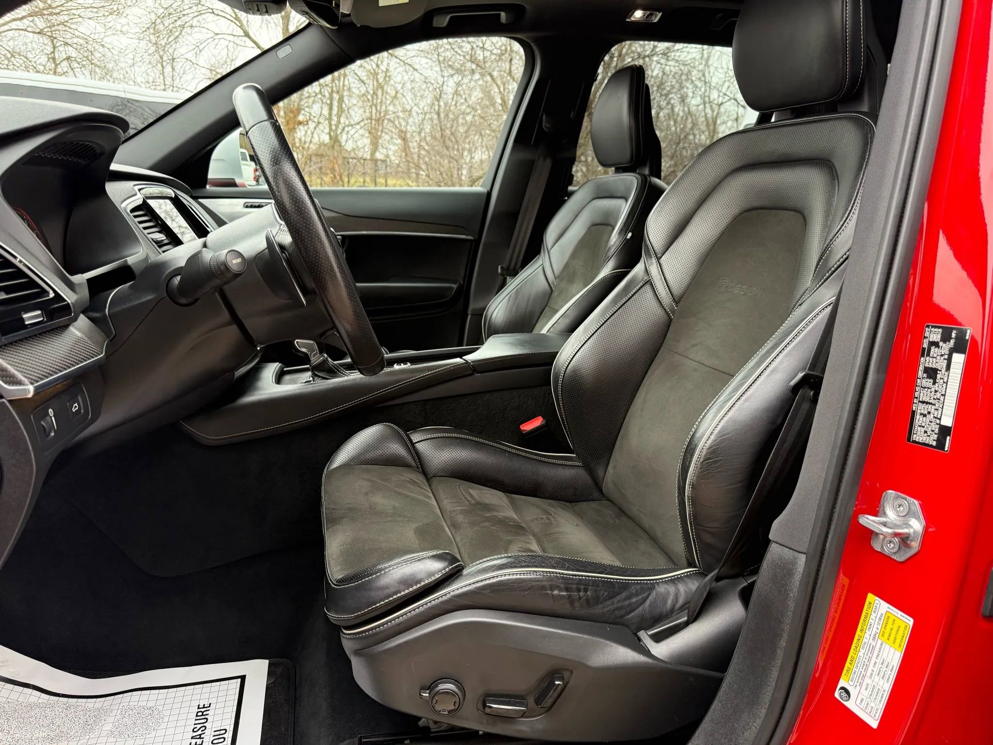 Used 2017 Volvo XC90 T6 R-Design w/ Vision Package image 18