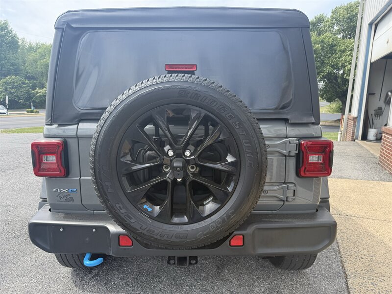 Used 2023 Jeep Wrangler Unlimited Sahara AWD/4WD image 25