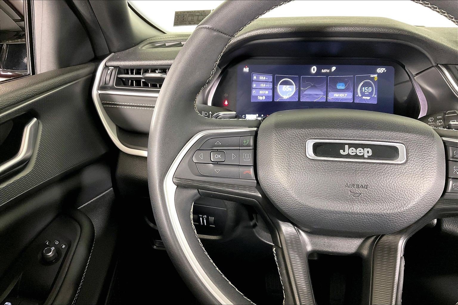 Used 2023 Jeep Grand Cherokee Altitude AWD/4WD image 18