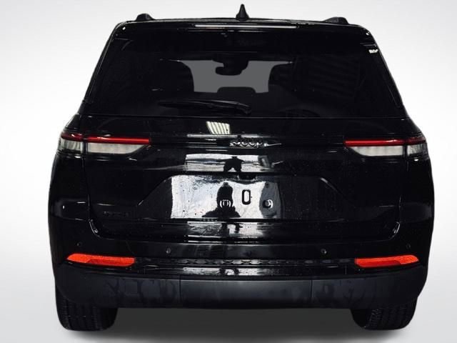 Used 2023 Jeep Grand Cherokee Altitude image 8