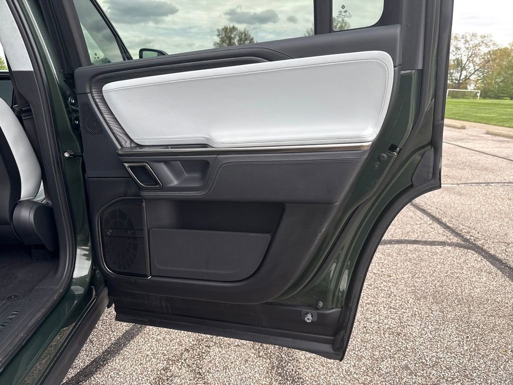 Used 2023 Rivian R1S Adventure AWD/4WD image 16