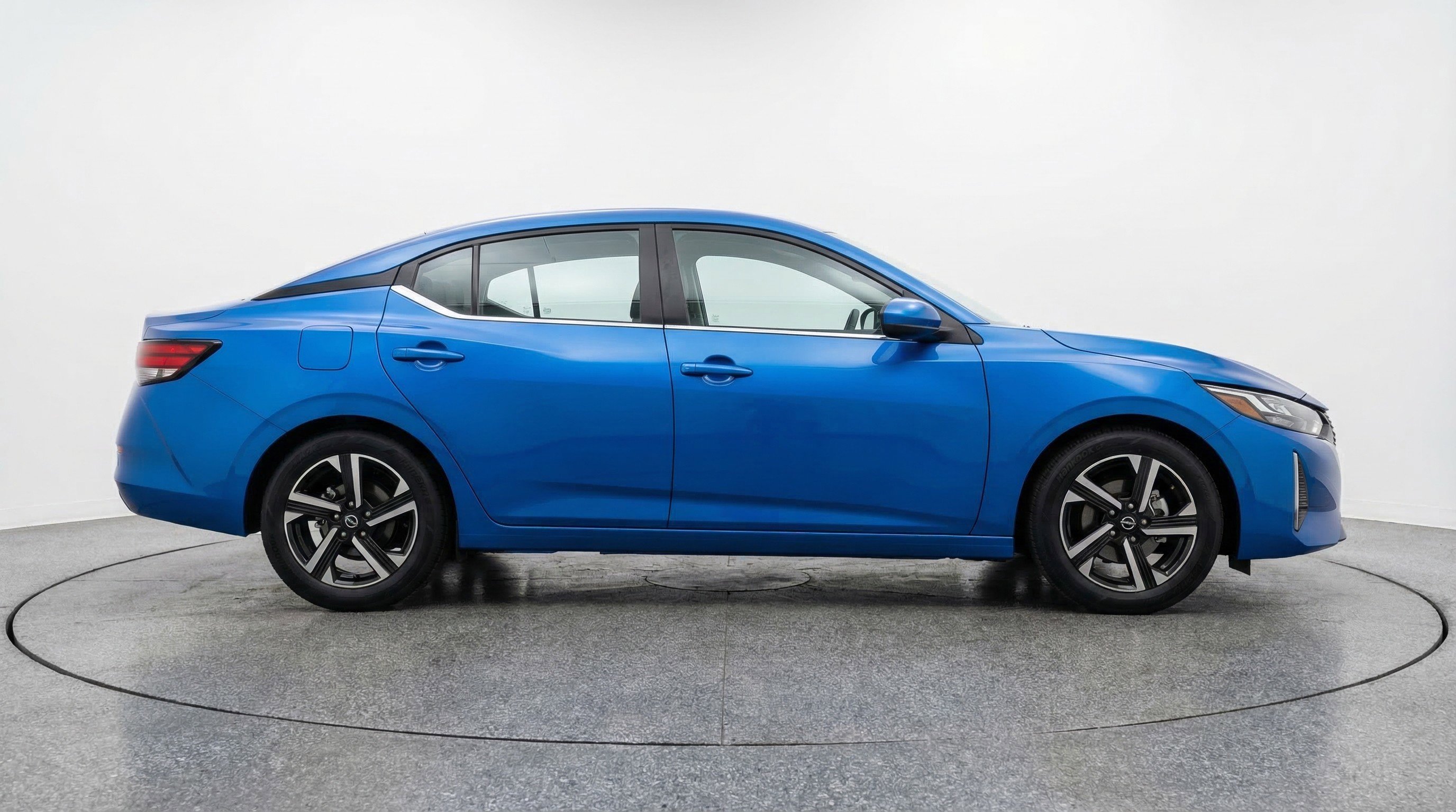 Used 2025 Nissan Sentra SV FWD image 11