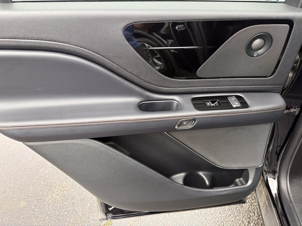 Used 2023 Lincoln Aviator Reserve w/ Equipment Group 201A AWD/4WD image 13