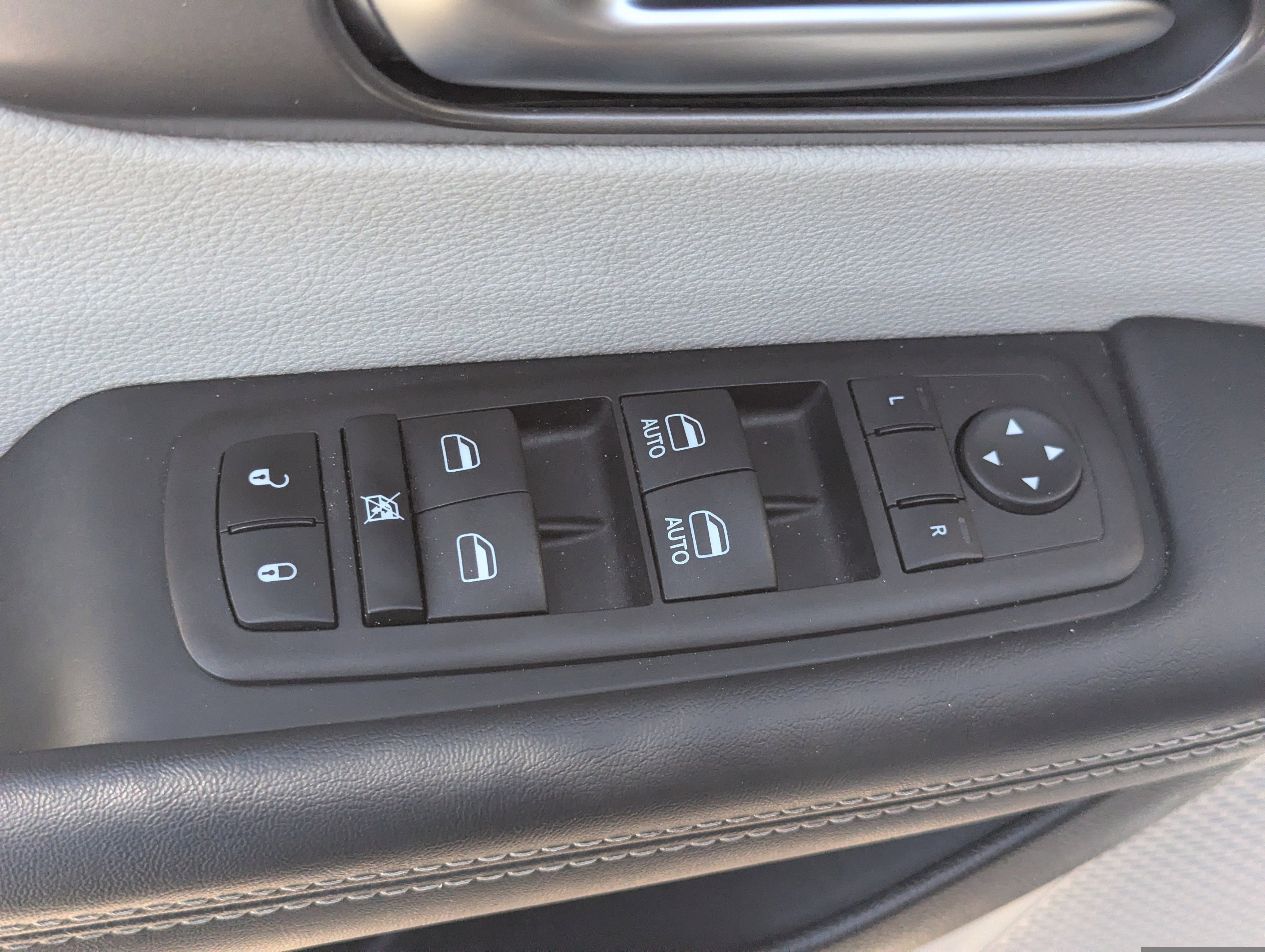 Used 2024 Chrysler Pacifica Touring-L image 22