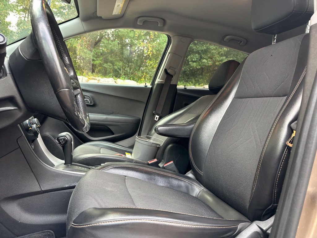 Used 2018 Chevrolet Trax LT w/ LT Convenience Package FWD image 20
