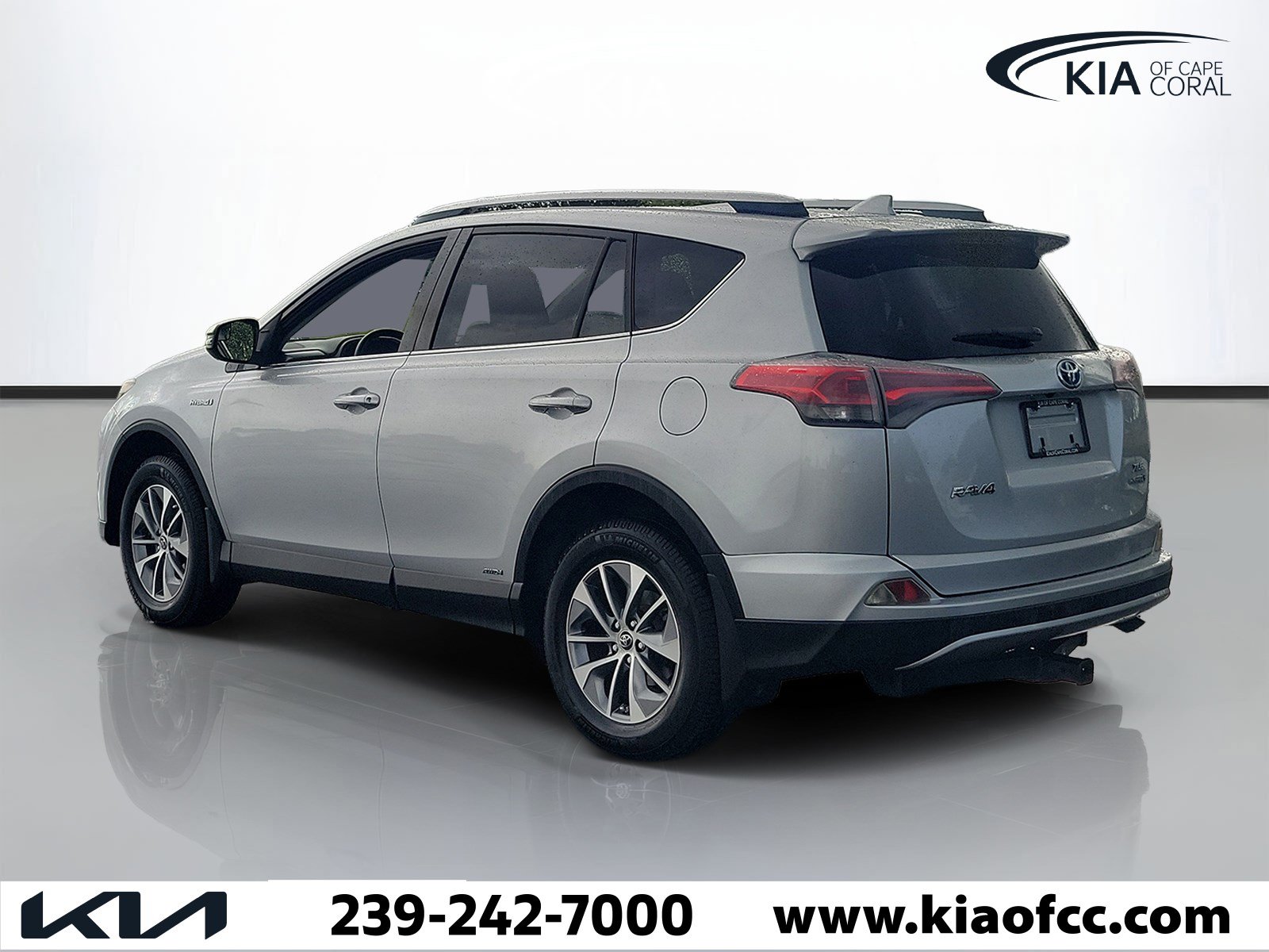 Used 2016 Toyota RAV4 XLE AWD/4WD image 4