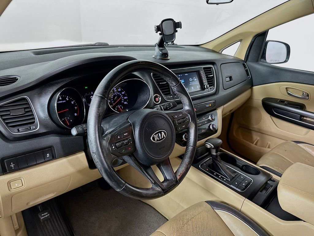 Used 2017 Kia Sedona LX w/ LX Essentials Premium Package image 10