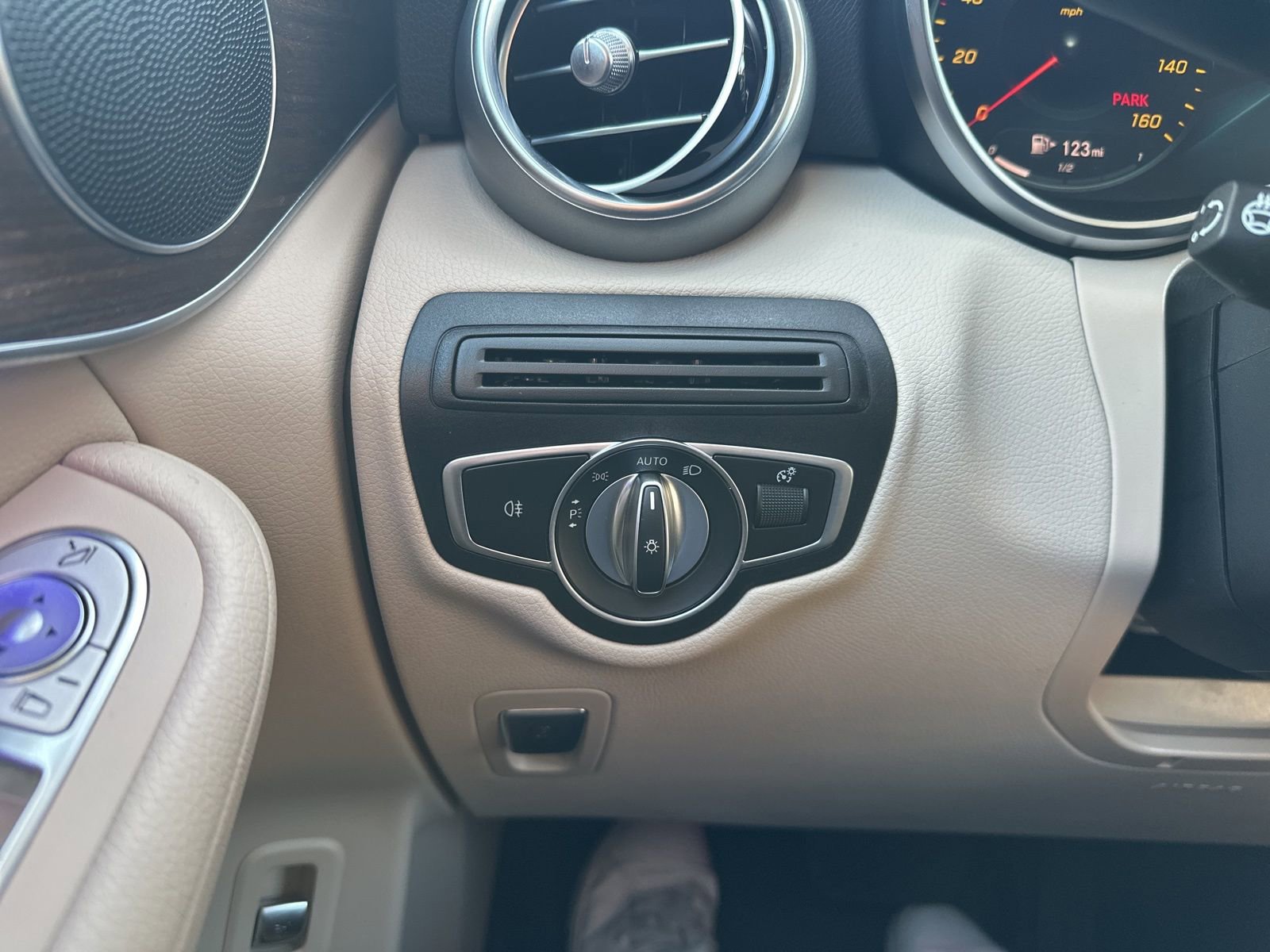 Used 2022 Mercedes-Benz GLC 300 4MATIC image 15