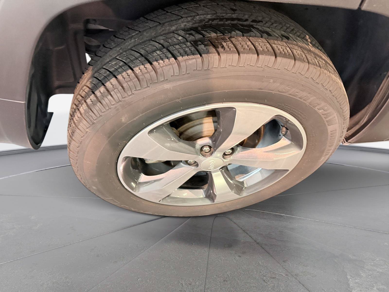 Used 2019 Jeep Cherokee Limited AWD/4WD image 45